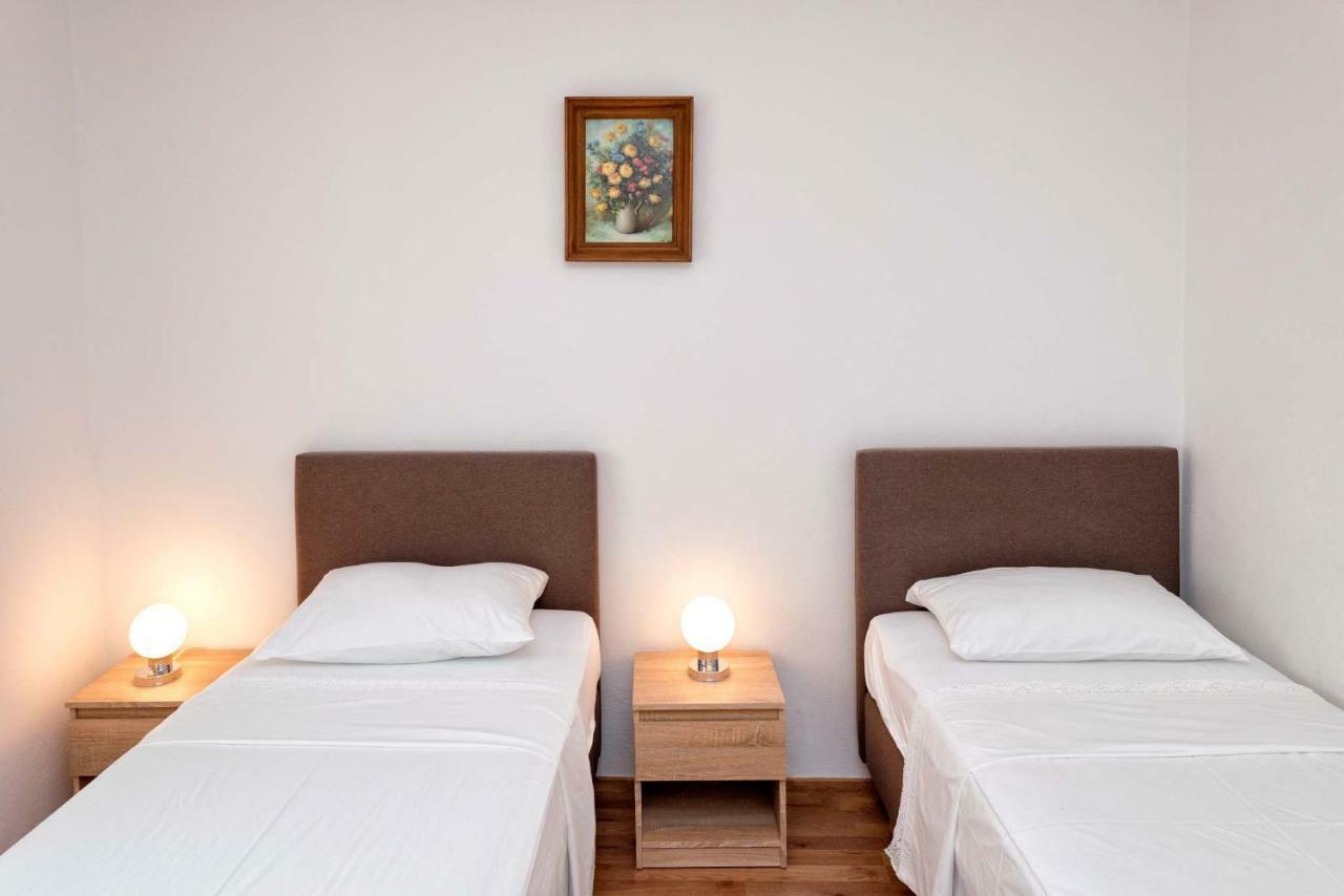 Apartments Franko Jelsa  Zewnętrze zdjęcie